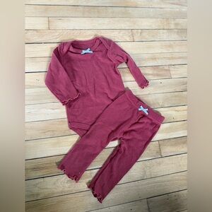 Lila & Jack New York ribbed red two piece infant outfit‎